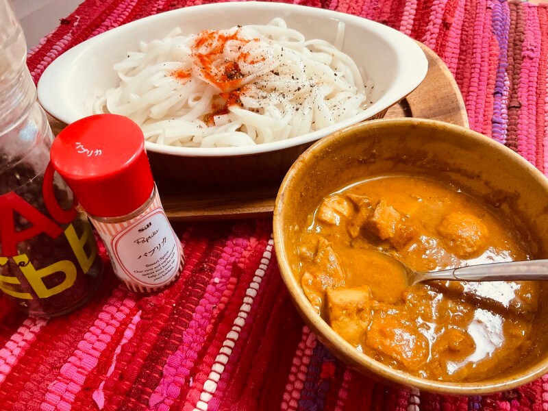 角切りの鶏肉がごろっと。堅めでかみごたえあり。スープは軽めでも、とろみもあり、シャバシャバしていない。