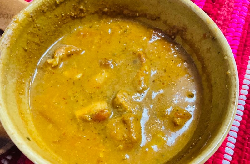 角切りの鶏肉がごろっと。堅めでかみごたえあり。スープは軽めでも、とろみもあり、シャバシャバしていない。