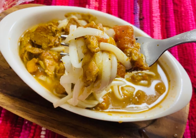 角切りの鶏肉がごろっと。堅めでかみごたえあり。スープは軽めでも、とろみもあり、シャバシャバしていない。