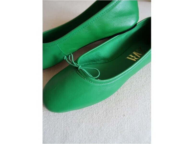 しなやかな牛革100%なので、買ってすぐに足に馴染んでくれます