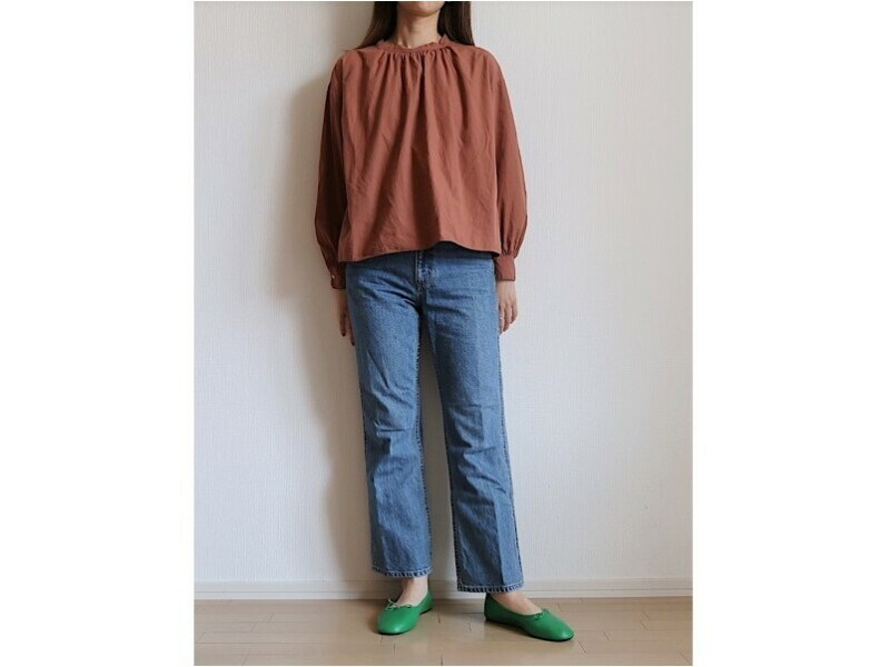 いつものベーシックコーデの差し色として、活躍してくれます