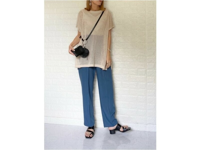 トレンドサンダルをシンプルコーデのアクセントに 出典:WEAR