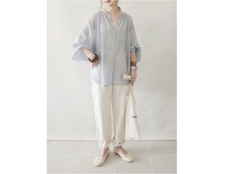 メッシュで抜け感がありつつ歩きやすいのも高ポイント 出典:WEAR