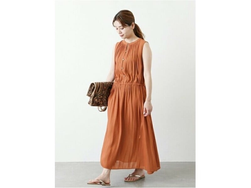 薄手のスカートやラインの出そうな生地の時にもペチコートはぴったり　出典：WEAR