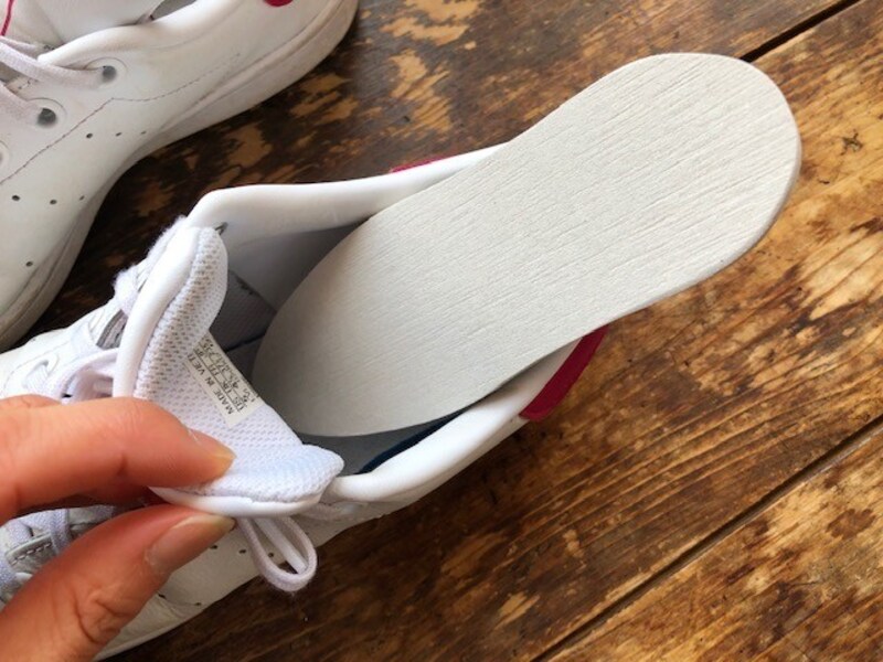 靴の中に入れる