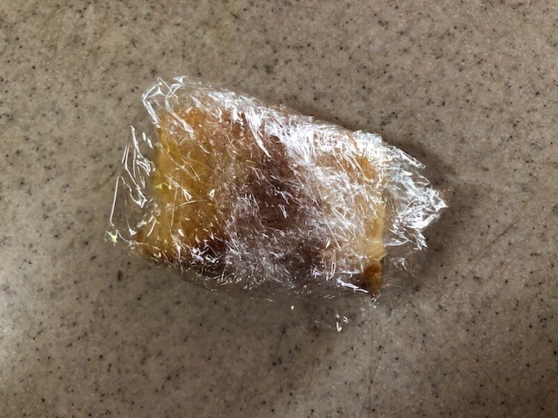 ラップに包んで冷凍