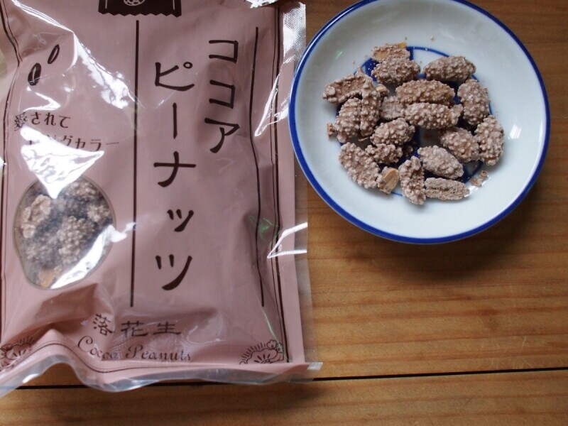 ココア味ですが、コーヒーや煎茶によく合う、上品な甘さです。