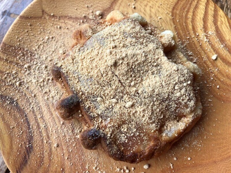 きな粉をかける