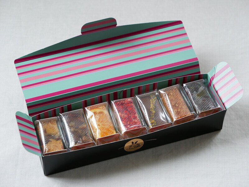 パブロフオリジナルアソート7個（1600円）……マロン・チョコレート・オレンジ・バニラフレーズ・ピスタチオショコラ・キャラメルフィグ・抹茶の7種類が詰め合わせ