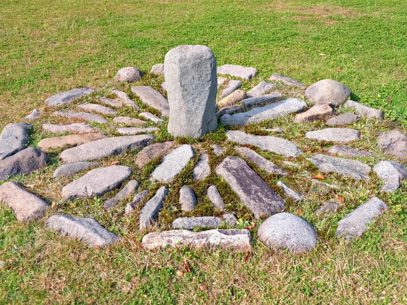 大湯環状列石、万座環状列石の日時計状組石