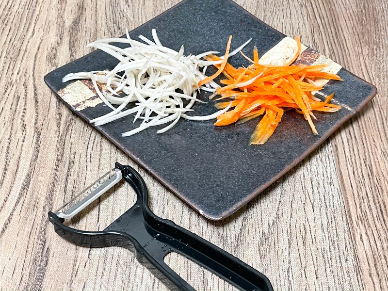 セリアの千切りスライサー