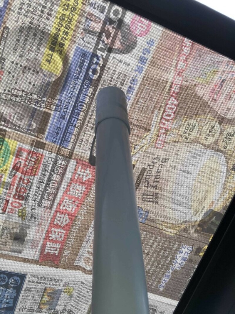 網戸の棉ぼこりは掃除機で吸い取る