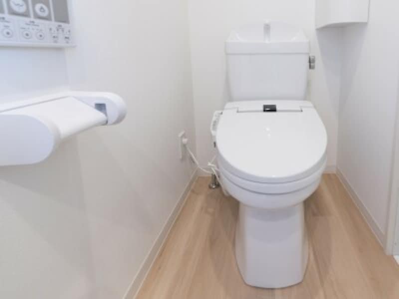 トイレの床に掃除機はかける かけない 便器以外の意外な臭い発生源 ホコリ 掃除のポイント 節約 All About トイレの床に掃除機はかける かけない 便器以外の意外な臭い発生源 ホコリ 掃除のポイント 節約 All About