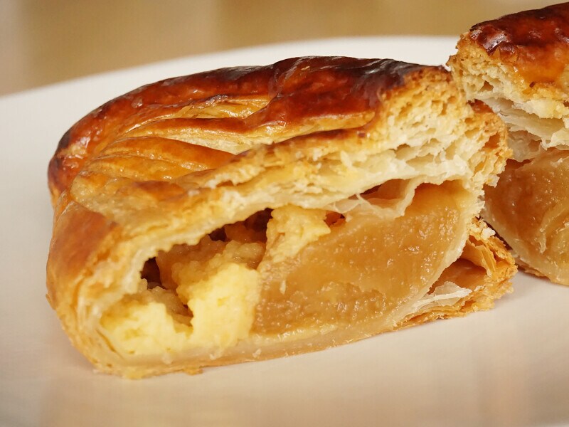 サクサク食感がやみつきになる「プレミアムアップルパイ」