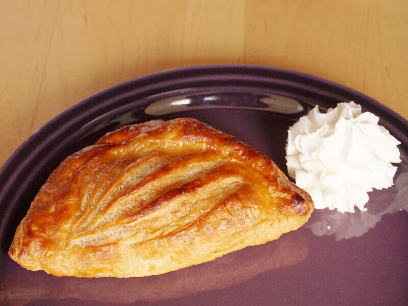 プレミアムアップルパイとホイップクリーム