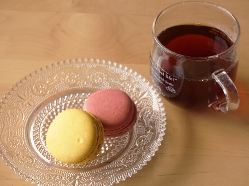 シャトレーゼのマカロンと紅茶