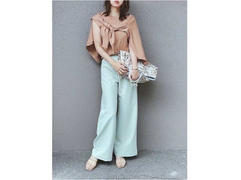 高見え度も抜群！ ユニクロのきれいめニットトップスが狙い目　出典：WEAR