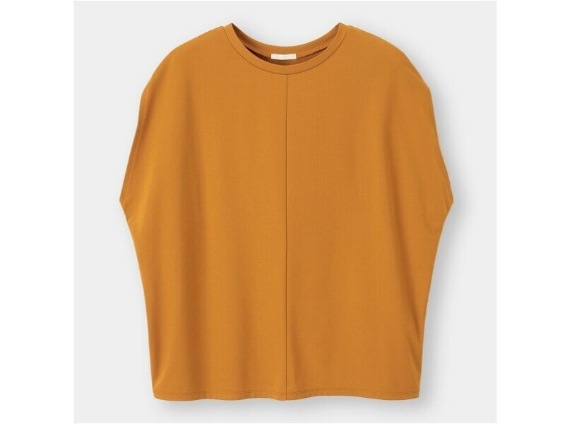 GU タックスリーブプルオーバー 1490円(税込)