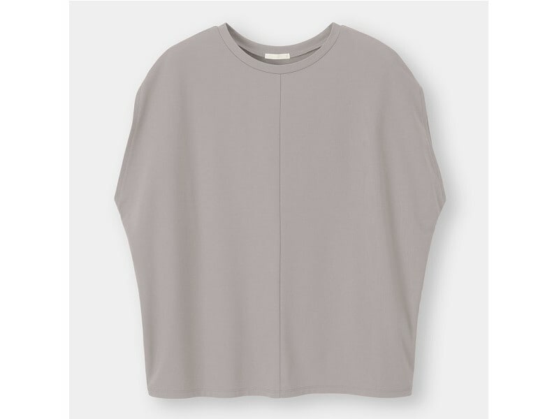 GU タックスリーブプルオーバー 1490円(税込)※一部店舗とオンラインストアにて販売