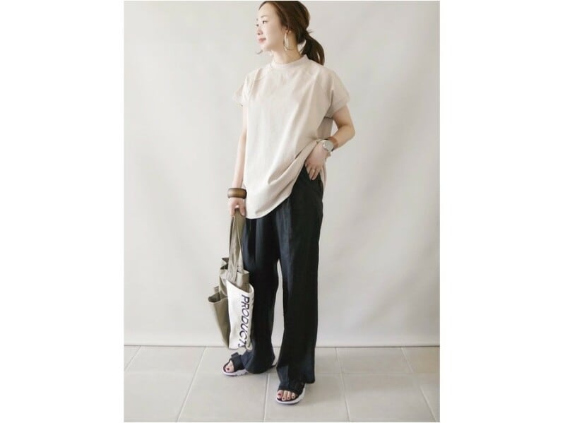 センタープレス＆美シルエットがきれいめ見えのカギ　出典：WEAR