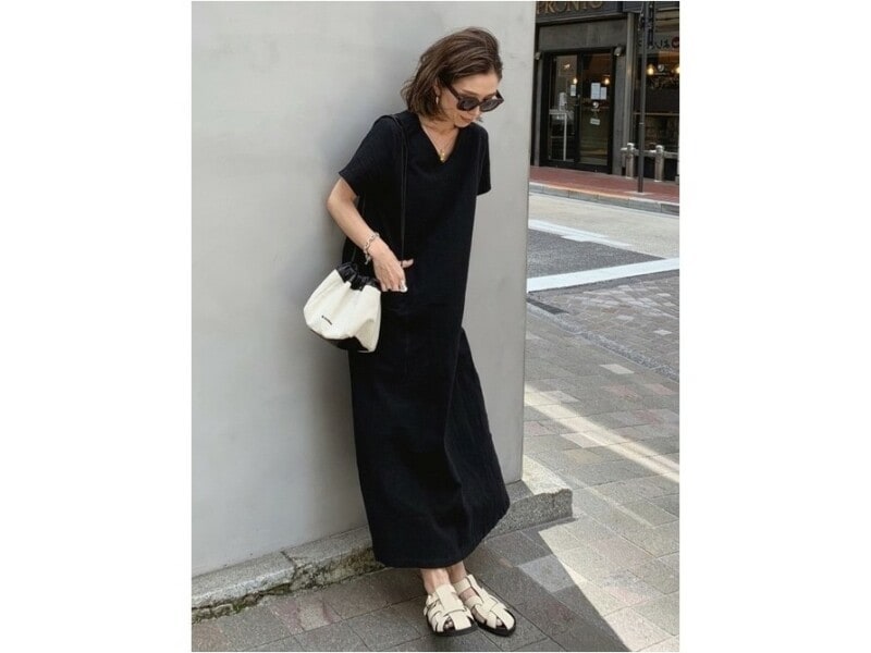 トレンドに敏感な人達が注目している「グルカサンダル」を取り入れて　出典：WEAR