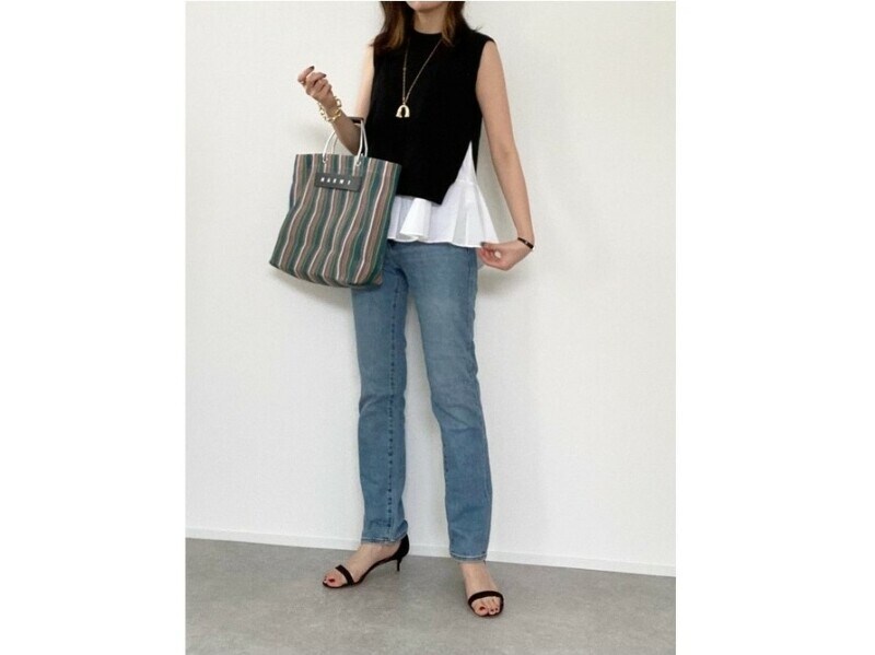 【OKコーデ】細めが好きな人にはハイウエストのスリムストレートがおすすめ　出典：WEAR