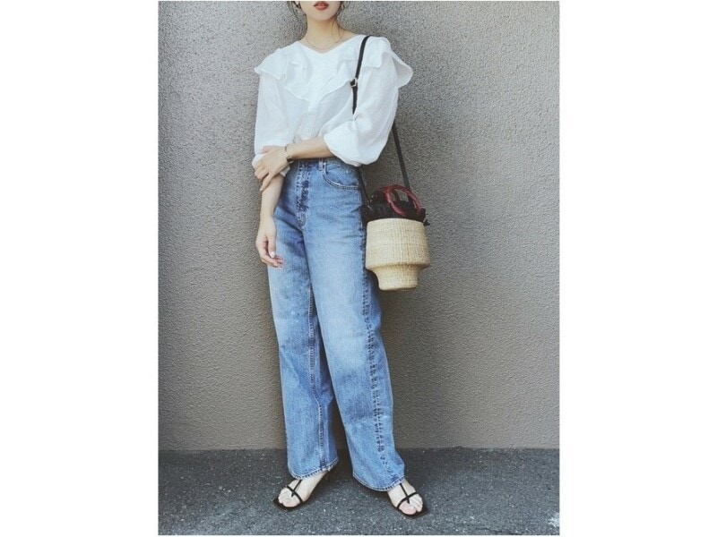 【OKコーデ】メンズのような古着風デニムでも、丈が合っていればおしゃれに着られます　出典：WEAR