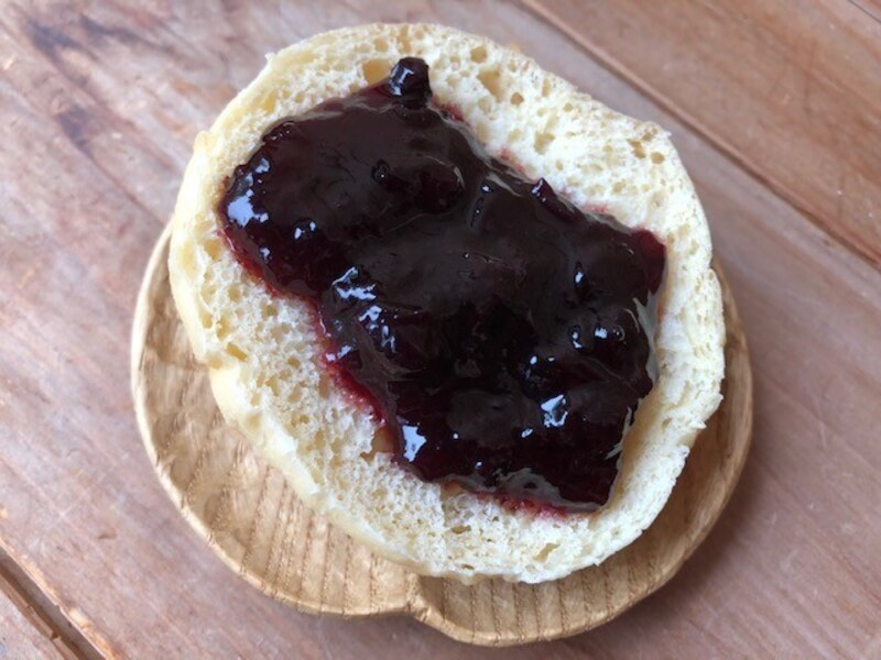 ジャムをトッピング