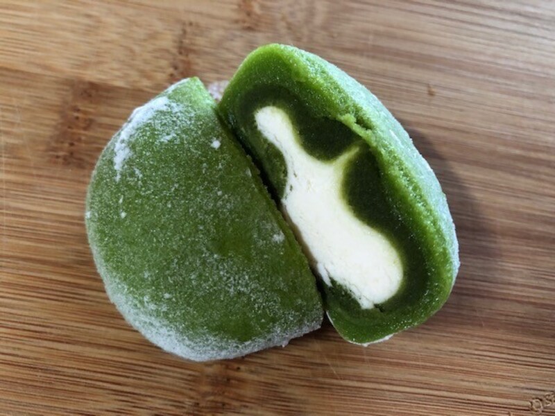 冷凍の状態で半分にカット