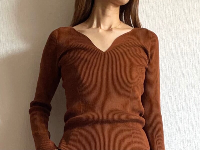 デコルテのカットがきれいな