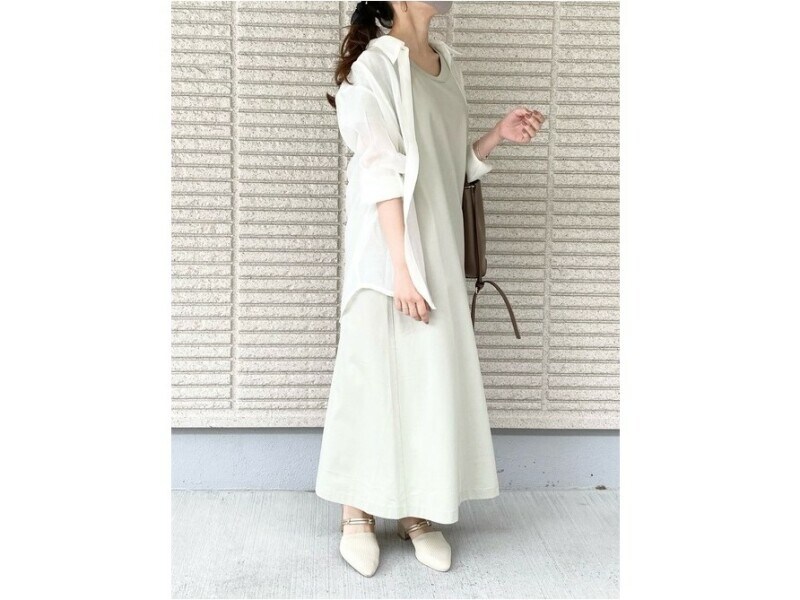 【OKコーデ】大人はベーシック色のTシャツワンピースを、コーデでアレンジするのがおすすめ