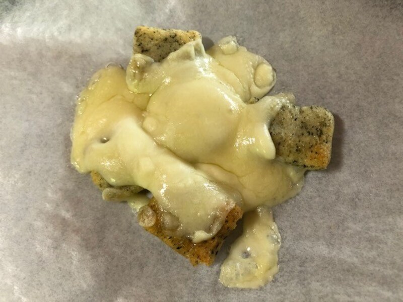 ピザ用のチーズをのせる