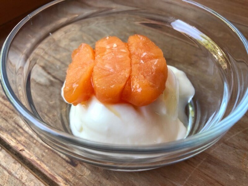 ヨーグルトにトッピング