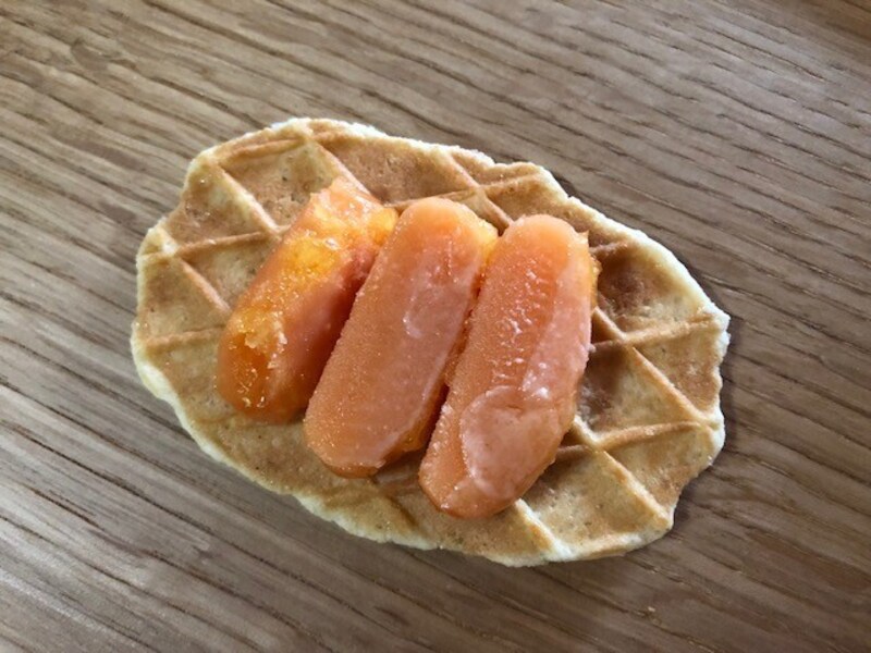 ワッフルの上に乗せる