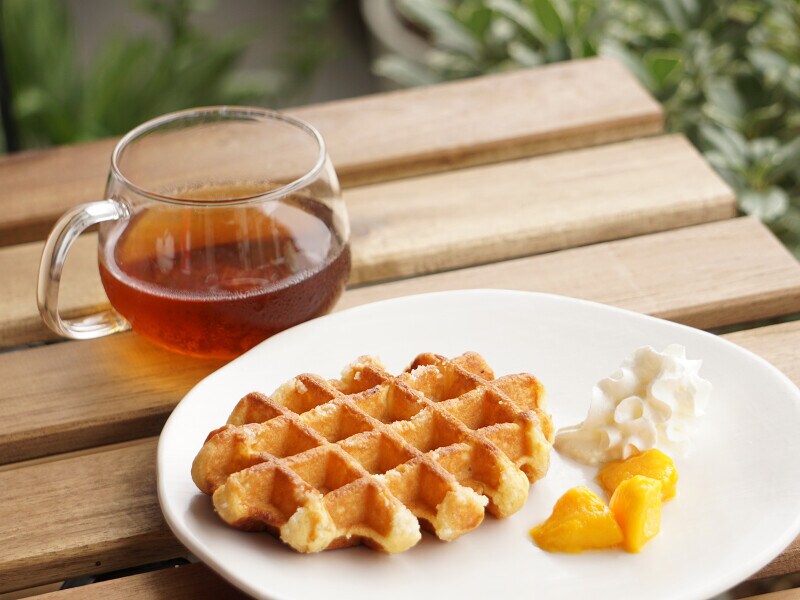 成城石井「リエージュワッフル」にはフルーツやホイップクリームを添えても