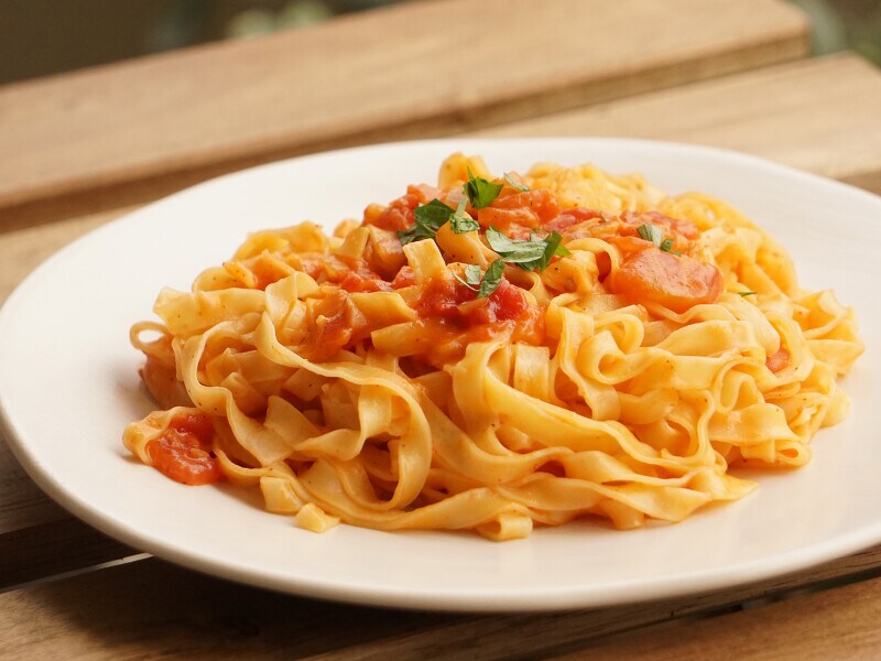 ゆでたてのパスタにそのまま絡めるだけでOK!お好みでパセリなどを添えても