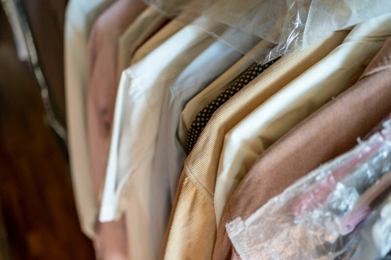 ビニール製のカバーはカビの原因に。不織布製のカバーを使いましょう