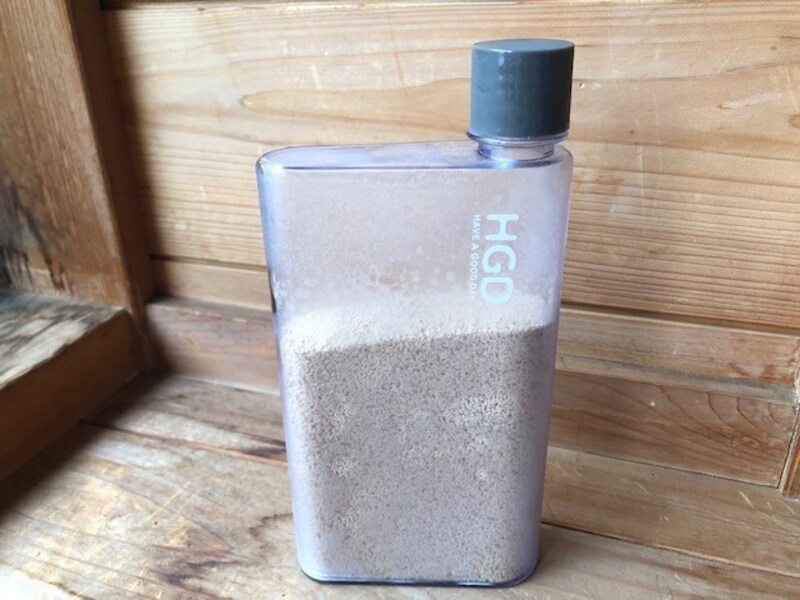 出汁を入れている