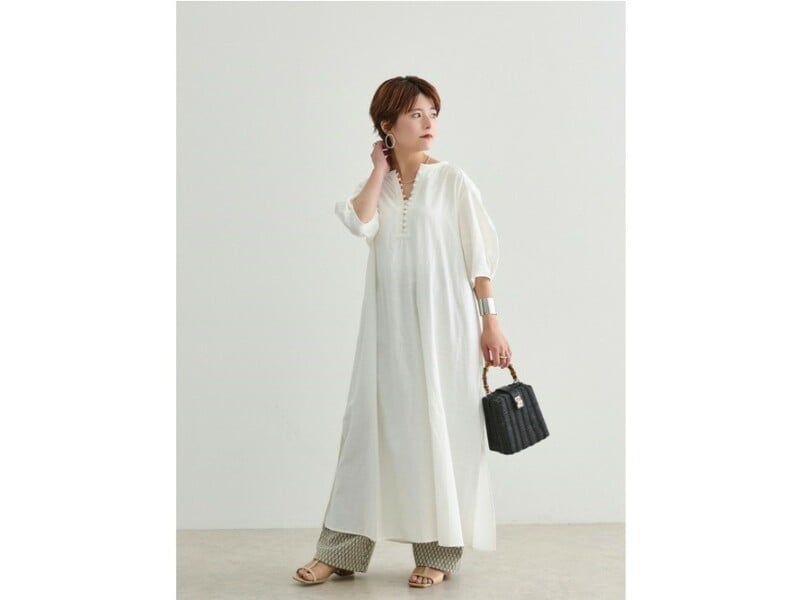 肩からきれいに落ちるシルエットのワンピースはゆったりしていてもルーズに見えなくて◎ 出典:WEAR