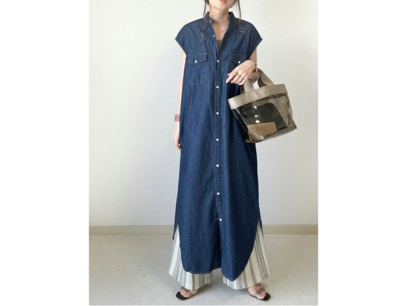 柔らかなカットソー生地よりもシャツワンピースで縦ラインを強調して 出典:WEAR