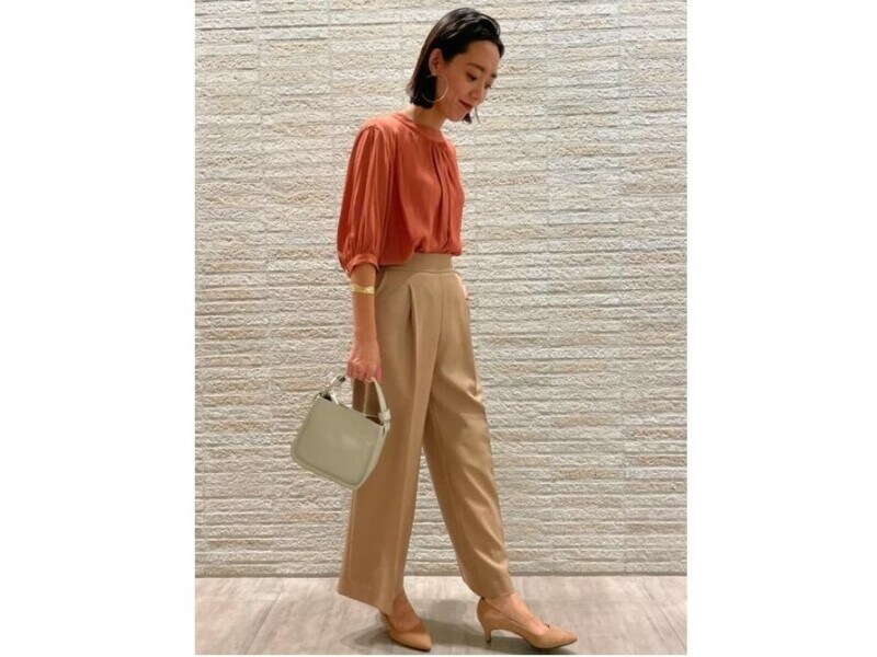 袖に凝ったデザインが施されている袖コンシャスなアイテムもおすすめ　出典：WEAR