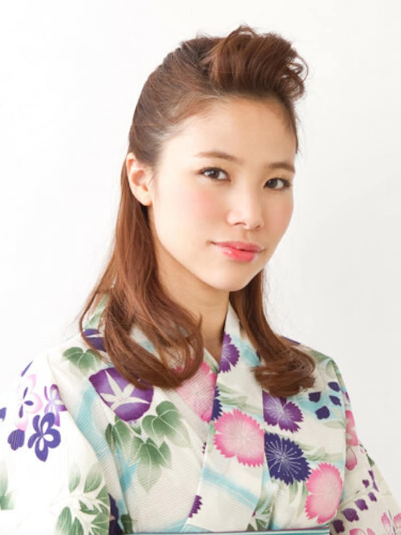 セミロングの浴衣に似合う髪型・涼しげサイドアップ