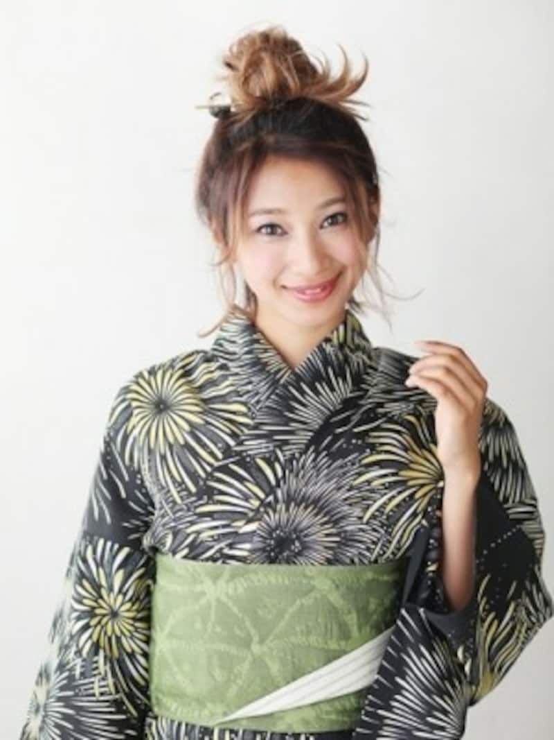 ミディアムヘアの驚くほど簡単な髪型・お団子風ヘアアレンジ