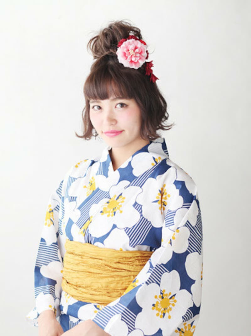 ボブヘアの浴衣に似合う髪型……ハーフアップお団子