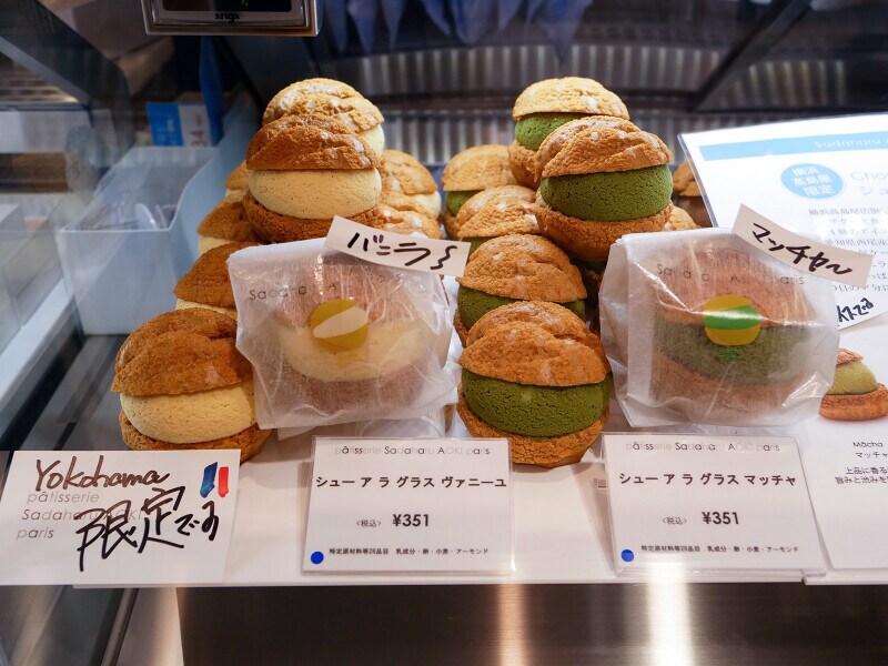 ショーケースのPOPには青木定治シェフの手書き文字が!