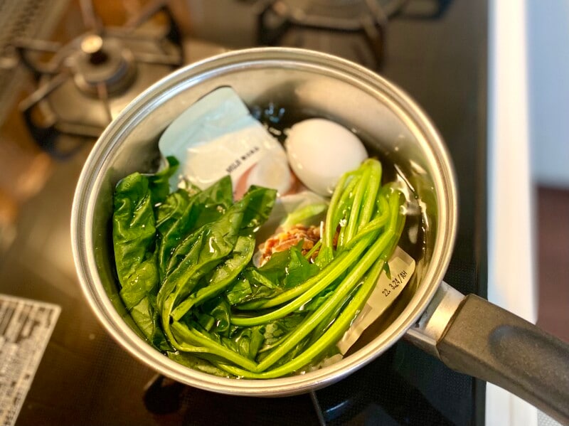さらに、青菜を投入。