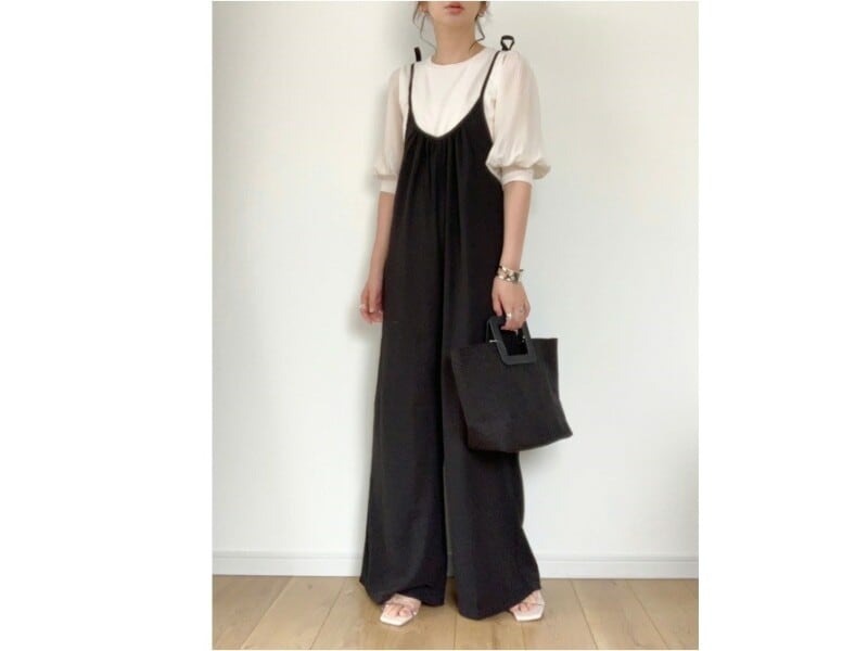 GU  プリーツスリーブクルーネックセーター  1990円(税込)