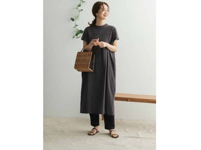 【OKコーデ】ラフに見えやすいTシャツワンピは小物やレイヤードで差をつけて 出典:WEAR