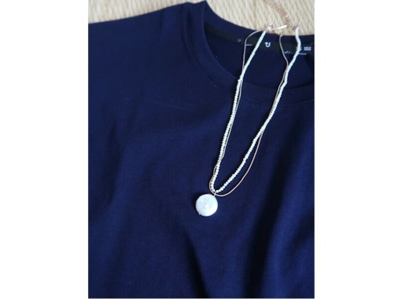 ネイビーはパールのネックレスなど、アクセサリーも映えるのが嬉しい