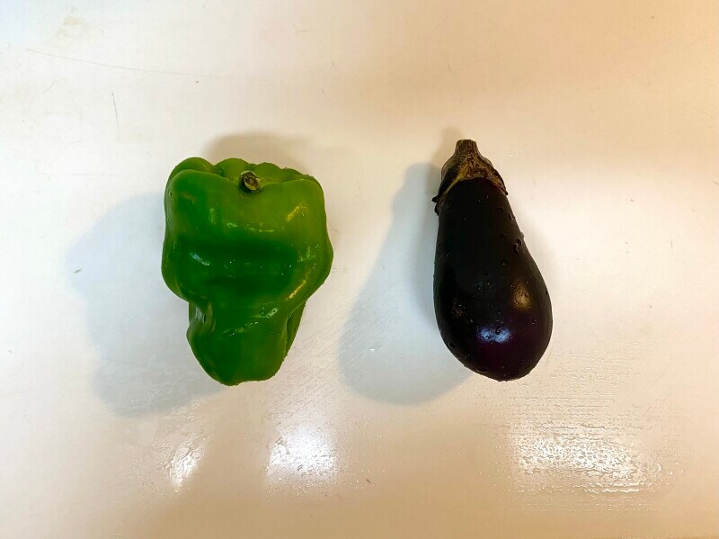 今回は、ピーマンとなすで。